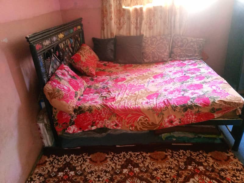 Bed in Good condition

                                                            alt=