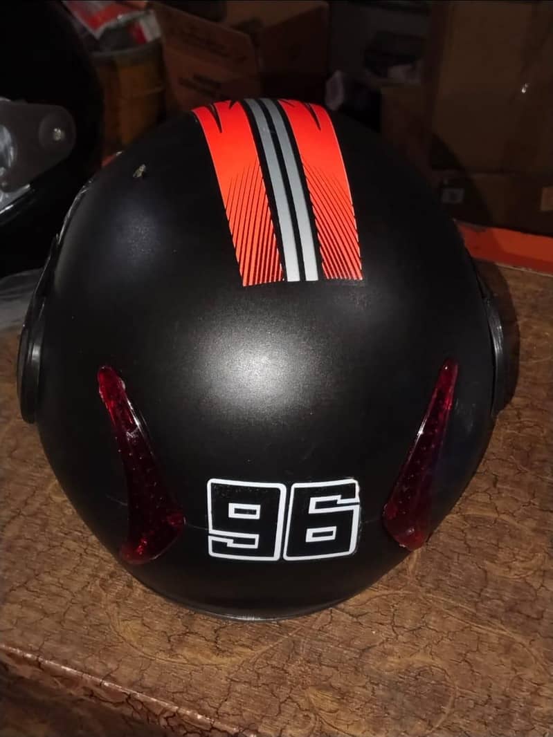 helmet nwo and old

                                                            alt=