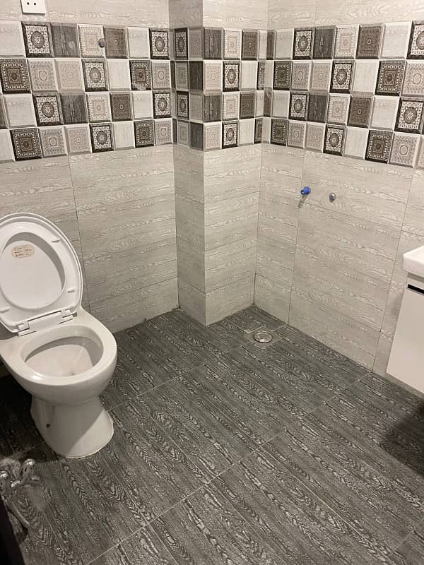 Brand New, Fully-Fitted 2000 Sq. Ft. Commercial Floor Available for Rent | Prime Location | Ample Parking

                                                            alt=