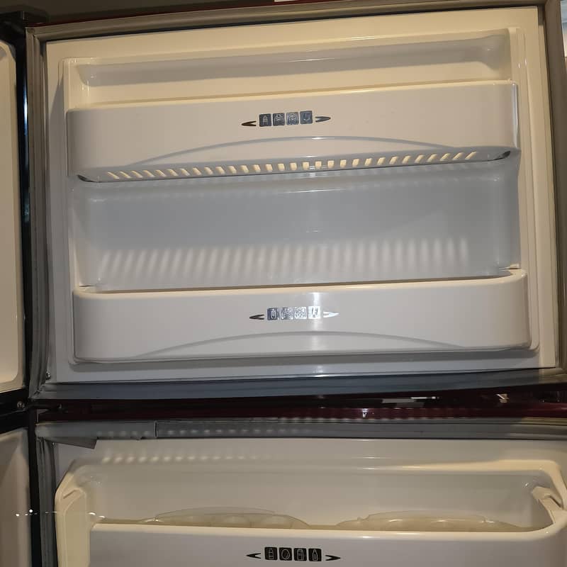 Dawlance Reflection Refrigerator/ Good condition/ Standard size

                                                            alt=
