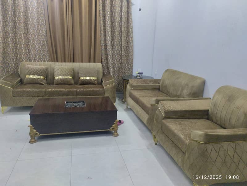 Sofa set//Wooden Sofa//Luxury Sofa//6 Seater sofa//Sofa for sale

                                                            alt=