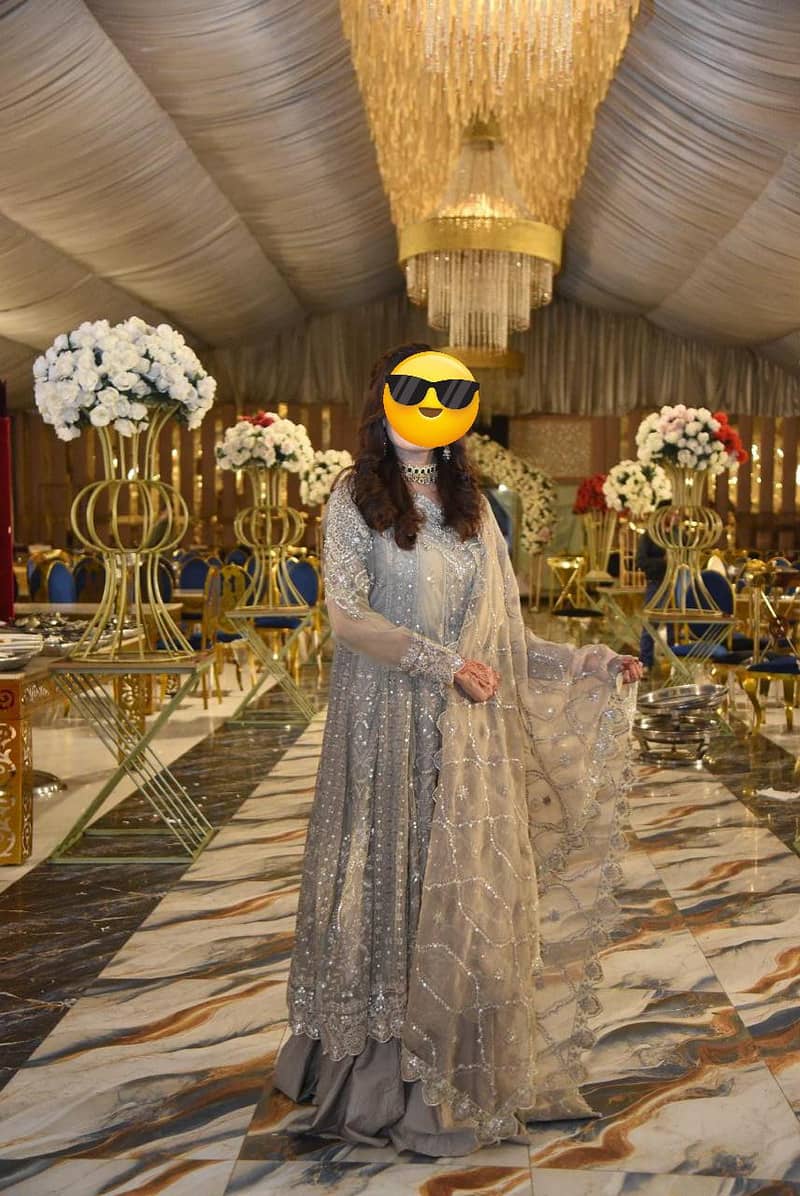 A branded beautiful maxy

                                                            alt=