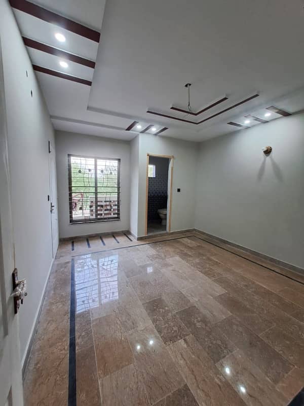 Brand New 5 Marla Flat For Bachelors / Job Holders And Silent Office Nawab Town Near UCP And Johar Town

                                                            alt=