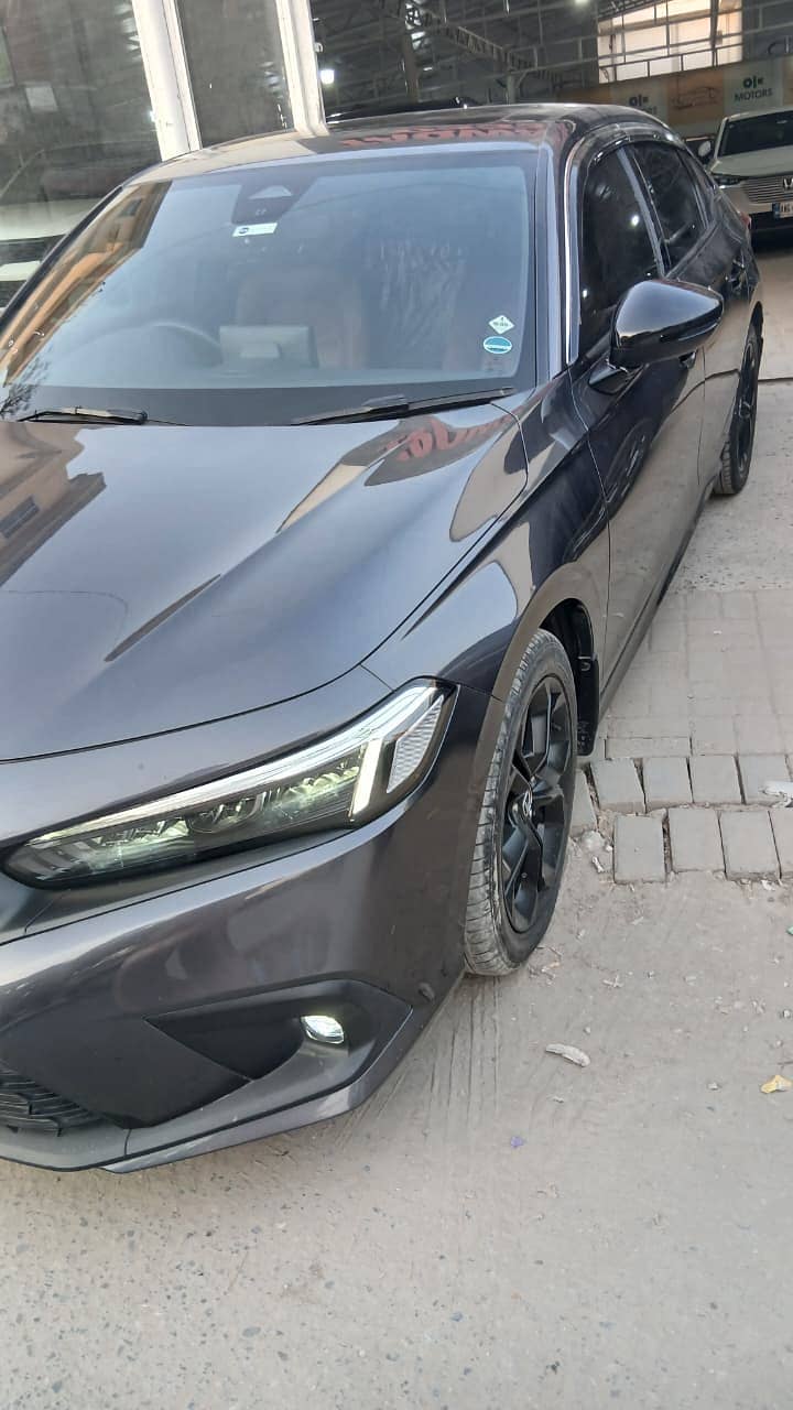 Honda Civic RS 2025

                                                            alt=