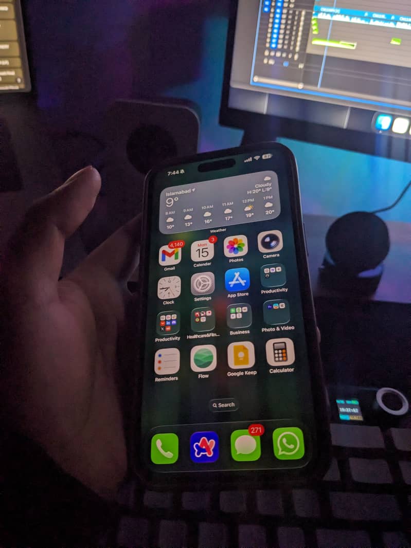 I’m selling my iPhone 15 Pro Max (256GB) – With box

                                                            alt=