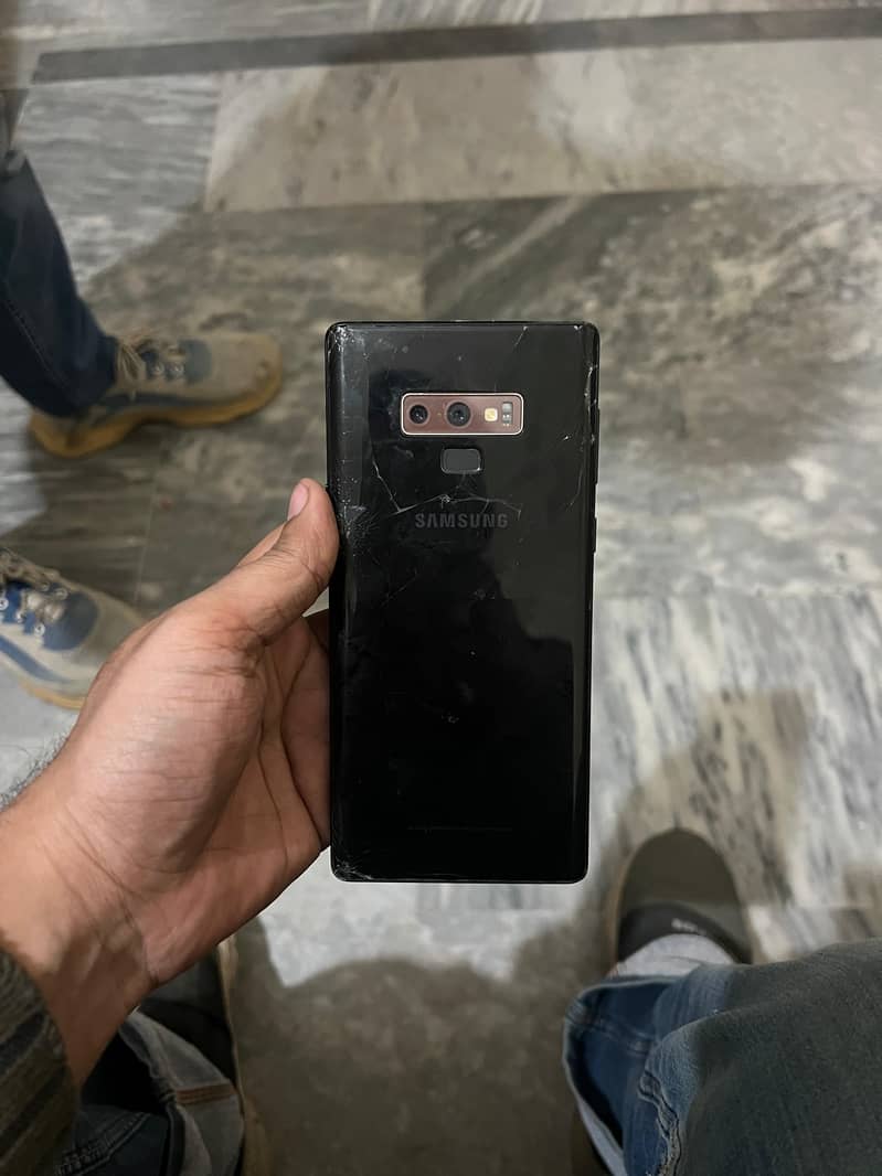 Samsung not 9  official pta approved hai

                                                            alt=