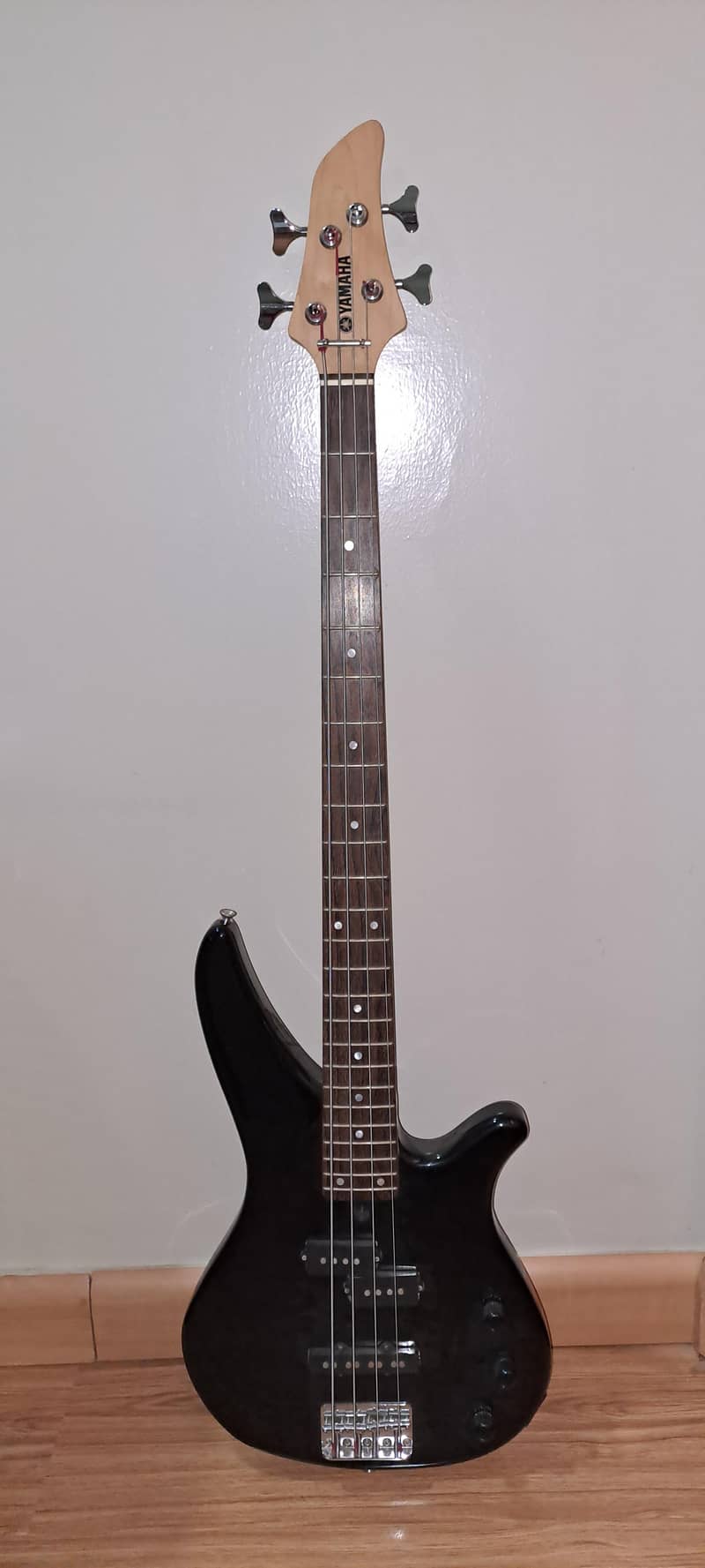 Yamaha Bass Guitar RBX170 / 4 string electric bass guitar

                                                            alt=