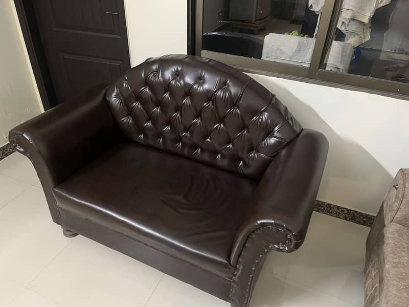 2 seater single sofa

                                                            alt=