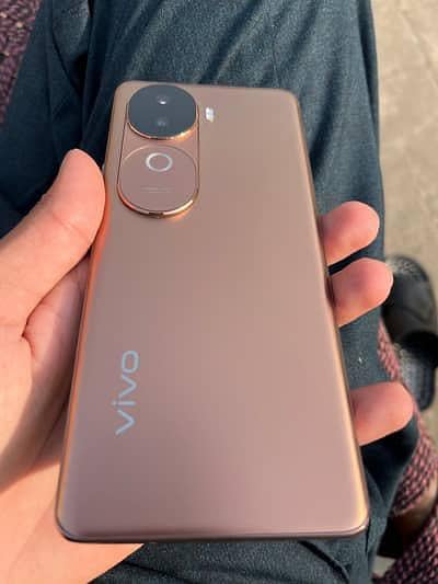 Vivo V40e 8+8/256 Bronze

                                                            alt=