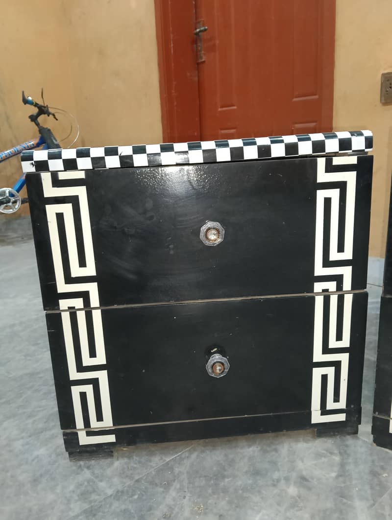 side tables

                                                            alt=