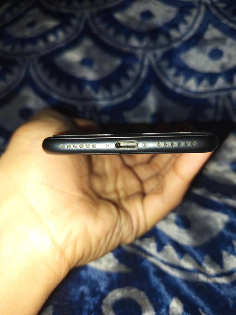 iPhone 7

                                                            alt=