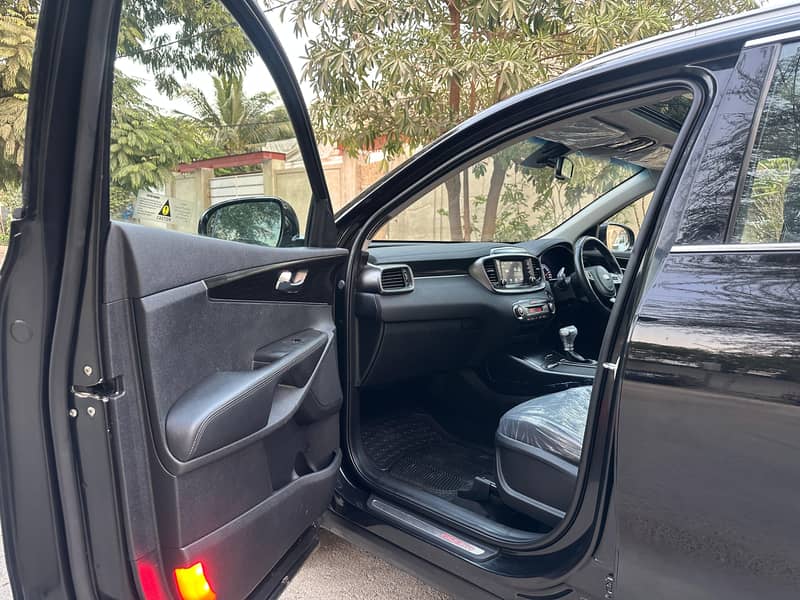 Kia sorento 2.4 fwd 2022 model black

                                                            alt=