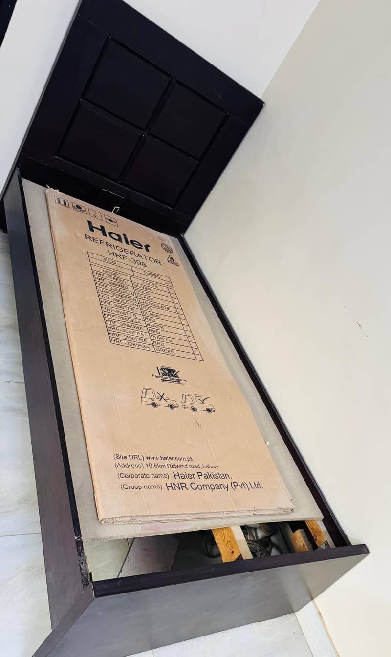 Wooden single bed for sale

                                                            alt=