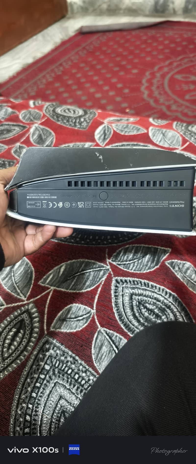 PS5 controller 2  1 TB  and  top games

                                                            alt=