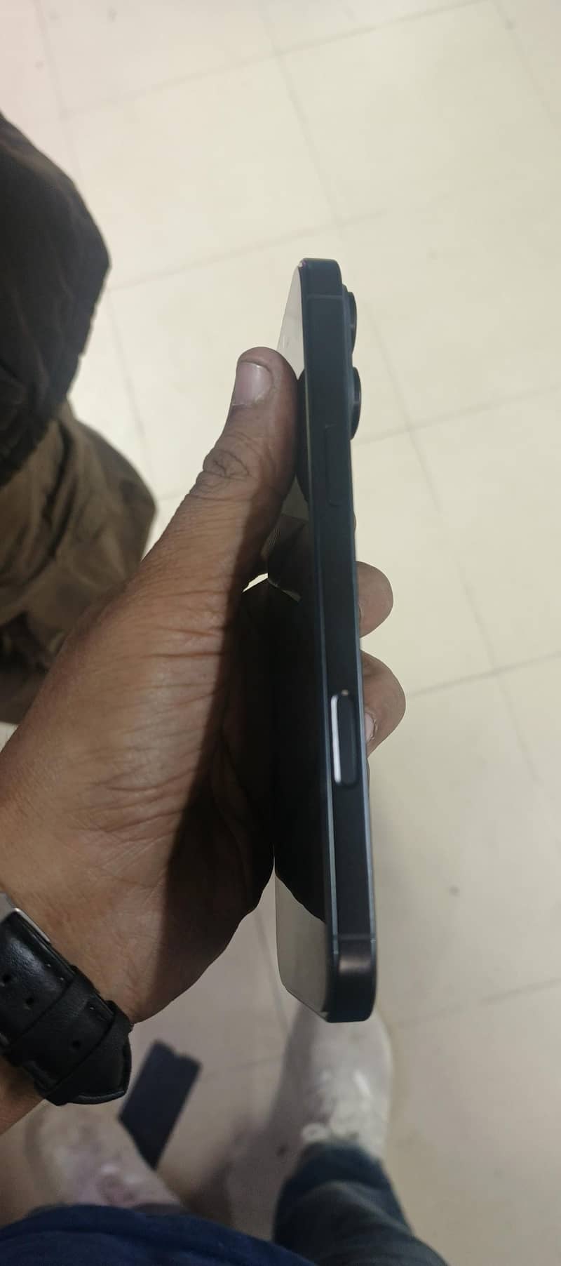 16 pro max 10/10 like new

                                                            alt=