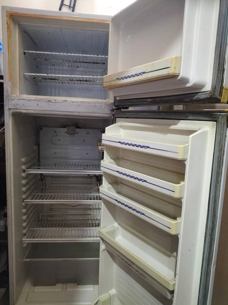 Dawlance Fridge

                                                            alt=