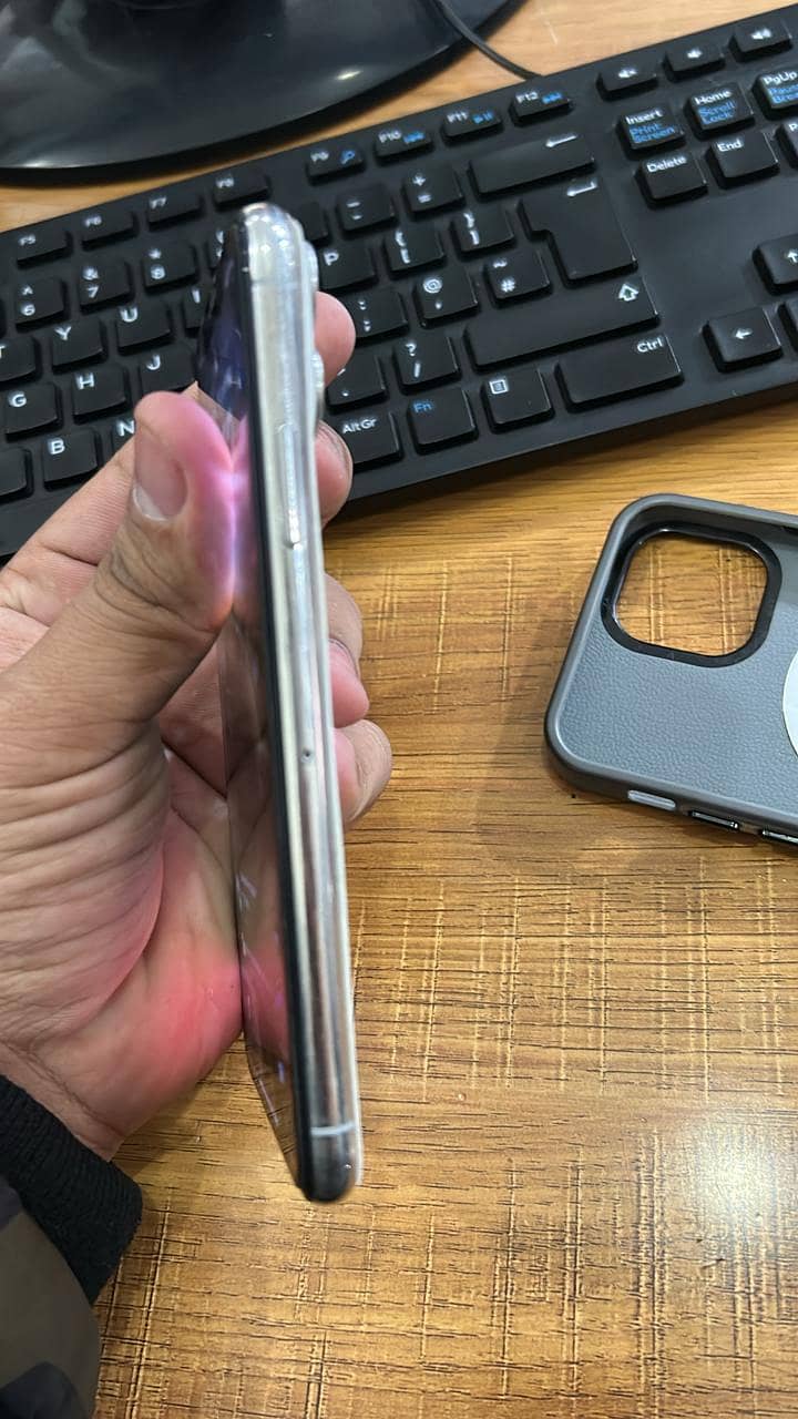 Apple iPhone X 64 gb pta 10/9 convert 11 pro exchange possible

                                                            alt=