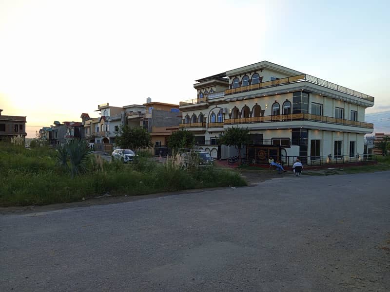 8 Marla ( 30*60 in Block D ) 1800 Square Feet Plot In Rs 60 Lacs

                                                            alt=