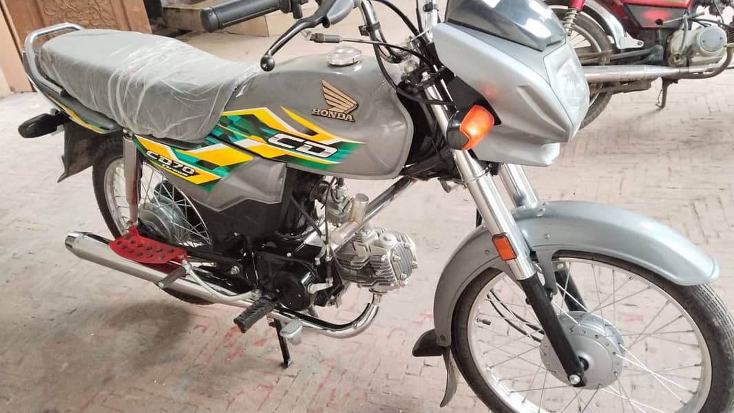 Honda CD 70 Dream Year 2025 Bike KM's Driven 1,278 CALL 0301 - 6566692

                                                            alt=
