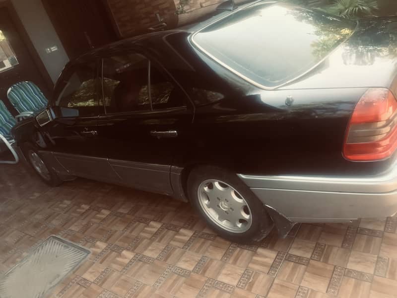 My King: Mercedez Benz Elegance C-180 Automatic 1994 model For Sale

                                                            alt=