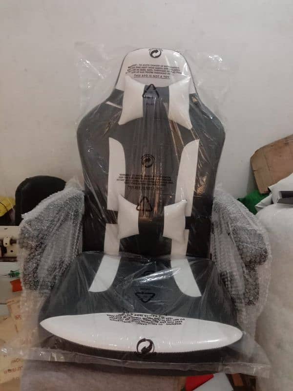 Gaming Chair, Gamer Chairs, Colors Available

                                                            alt=