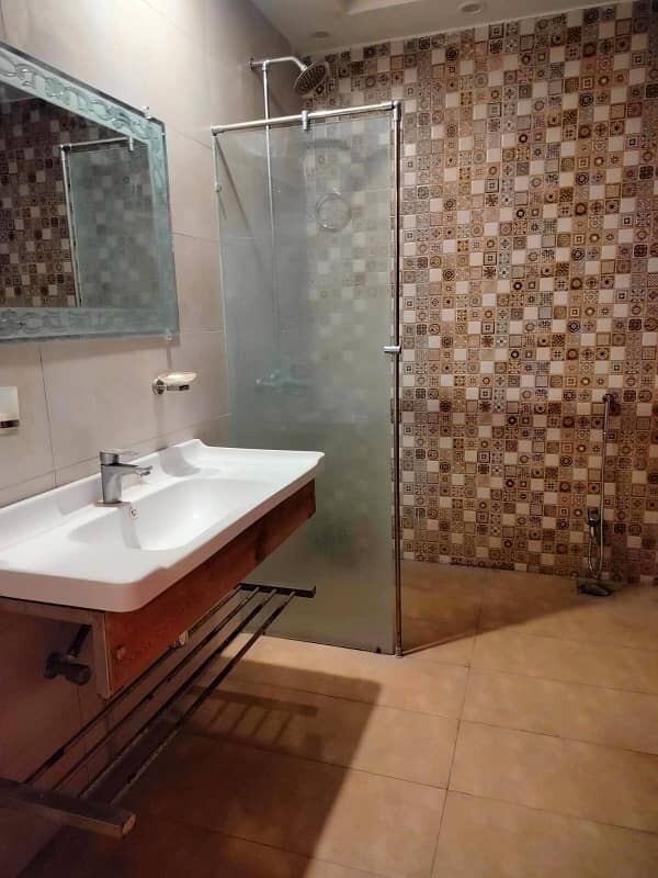 DHA Phase 9 Town Fully Furnished House Short And Long Term

                                                            alt=