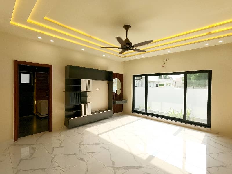 1 KANAL MODERN DESIGN DOUBLE HEIGHTED LUXURY BRAND NEW HOUSE FOR SALE IN BAHRIA TOWN LAHORE

                                                            alt=