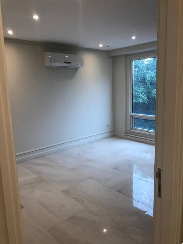 PEACE SERENITY AND PERFECTION DEFINES THIS PROPERTY

                                                            alt=