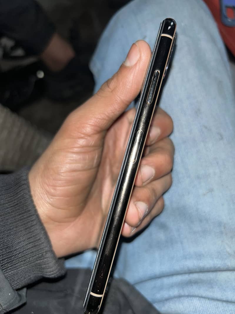 iPhone Xs Max PTA

                                                            alt=