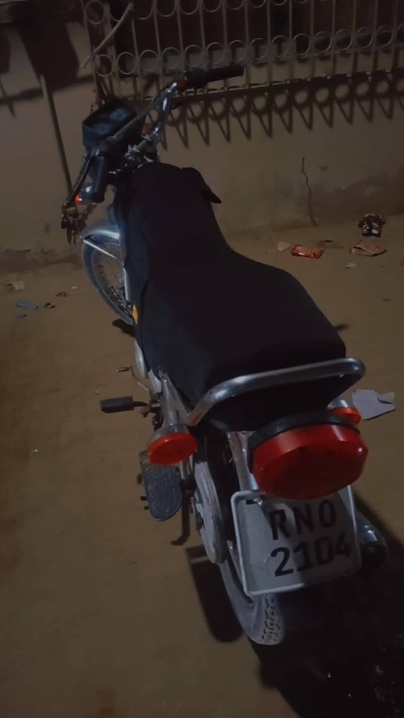 Honda 125. . . .

                                                            alt=