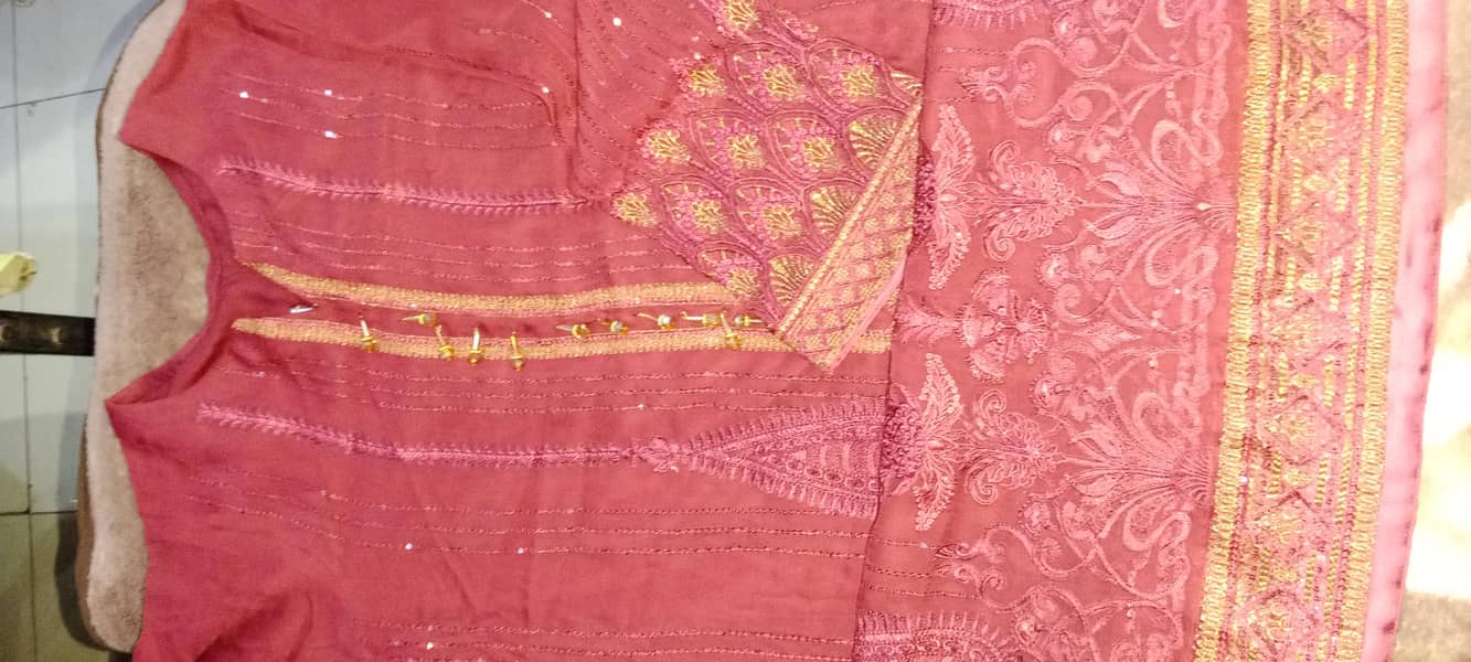 fancy designer dress

                                                            alt=