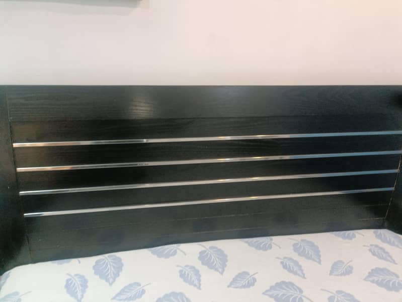 King Size Bed

                                                            alt=