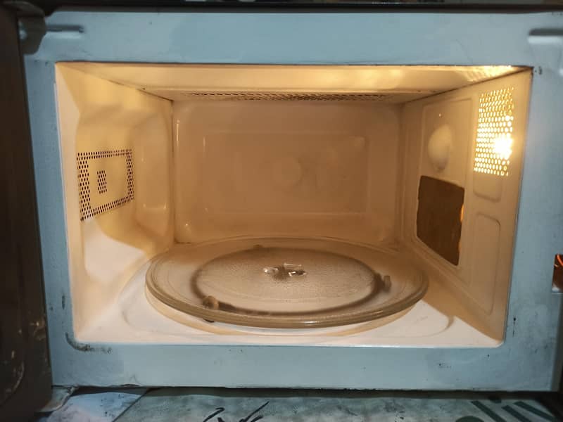 Microwave Oven Westpoint

                                                            alt=