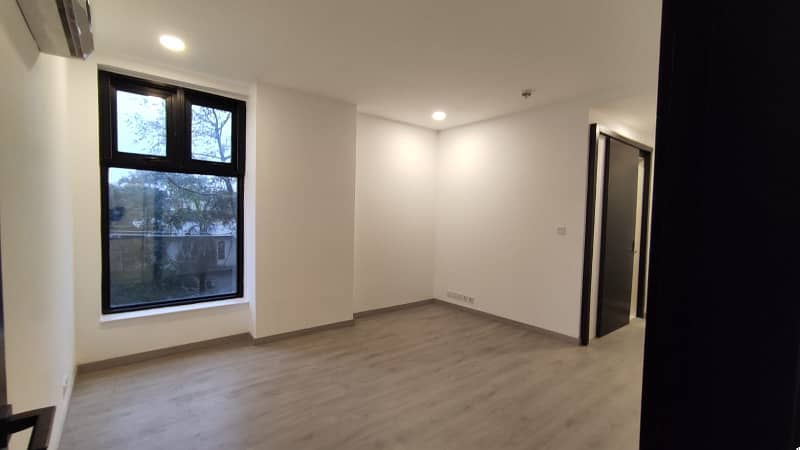 MOST PREMIUM PLACE, PLATINUM BUILDING, CALM STREET SUPER SPACIOUS APARTMENT GULBERG 3 LAHORE

                                                            alt=