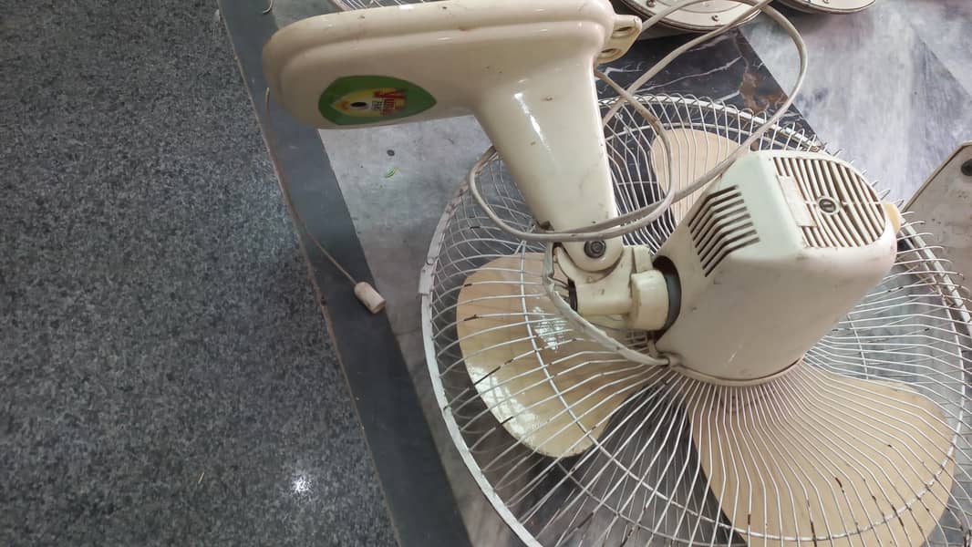 Bracket Fans

                                                            alt=