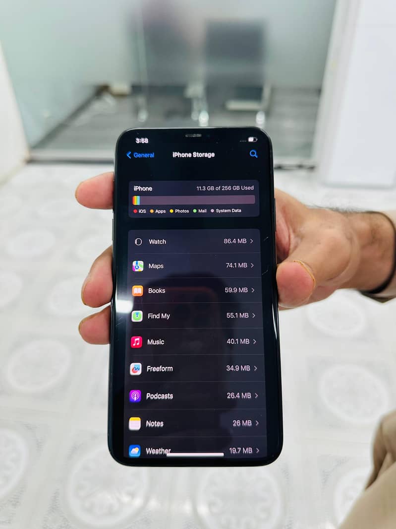 Iphone 11 pro max | 256 GB

                                                            alt=