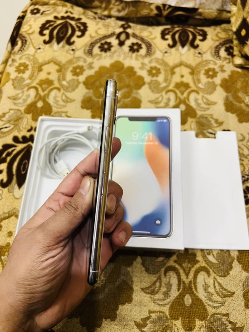 IPhone x 64gb All ok pta approved complete box

                                                            alt=