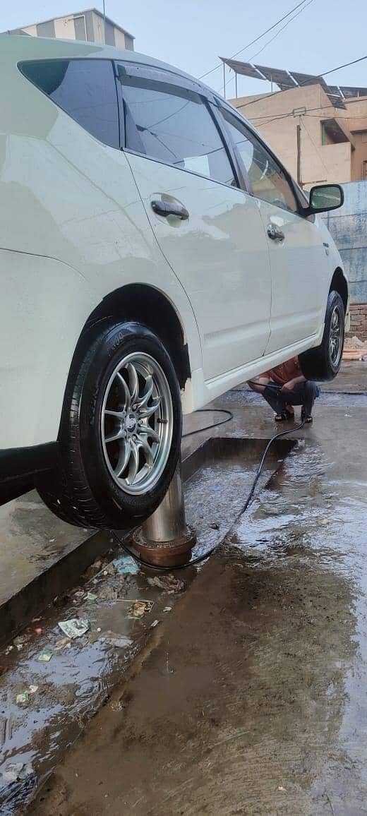 Toyota Prius HYBRID

                                                            alt=