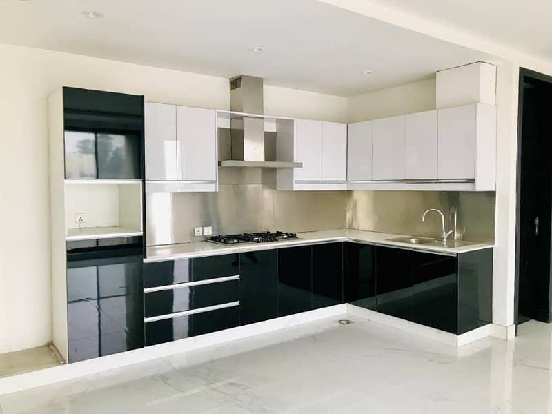 SUPER HOT, SUPER COOL, SUPER LOCATION IN GULBERG 3, LAHORE CBD

                                                            alt=