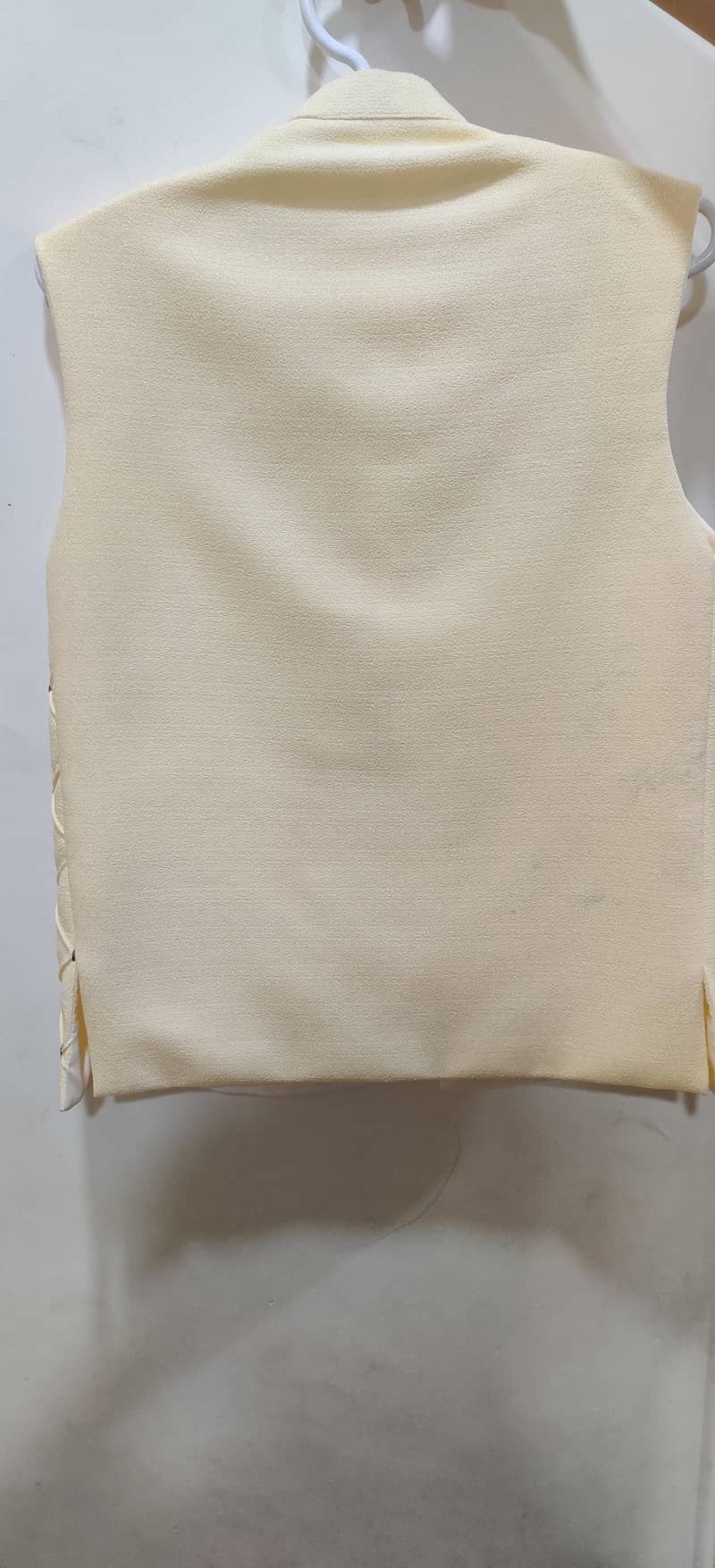 Boys Waist Coat

                                                            alt=