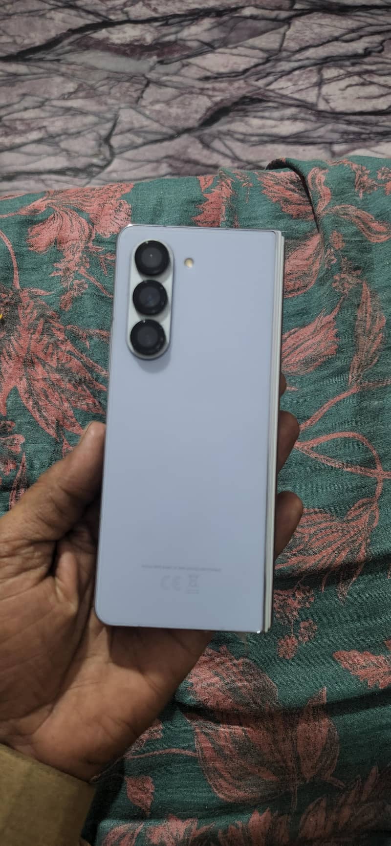 Samsung galaxy z fold 5 with box

                                                            alt=