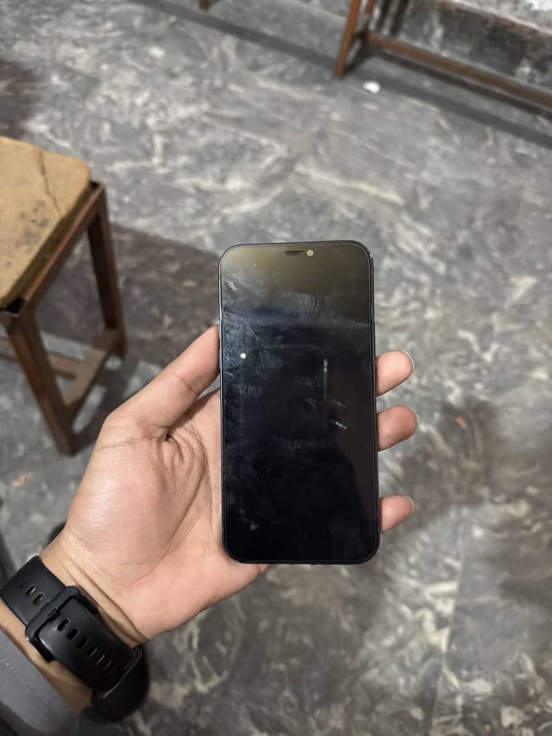 IPHONE 12 FU NON PTA

                                                            alt=