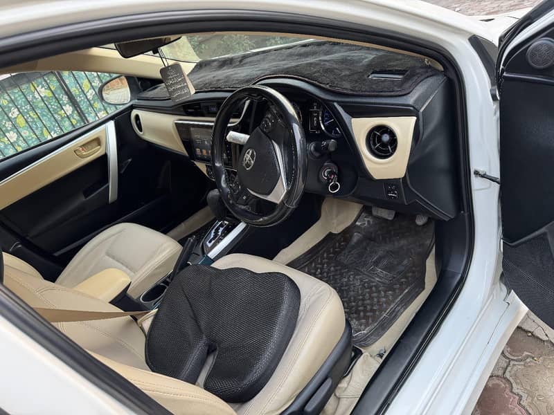 Toyota corolla altas 1.6 automatic super white

                                                            alt=