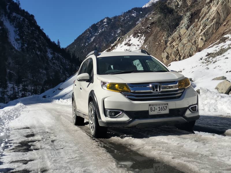 KIA Sportage On Rent/ Honda BRV Car/ Toyota Hiace Grand Cabin Corolla

                                                            alt=