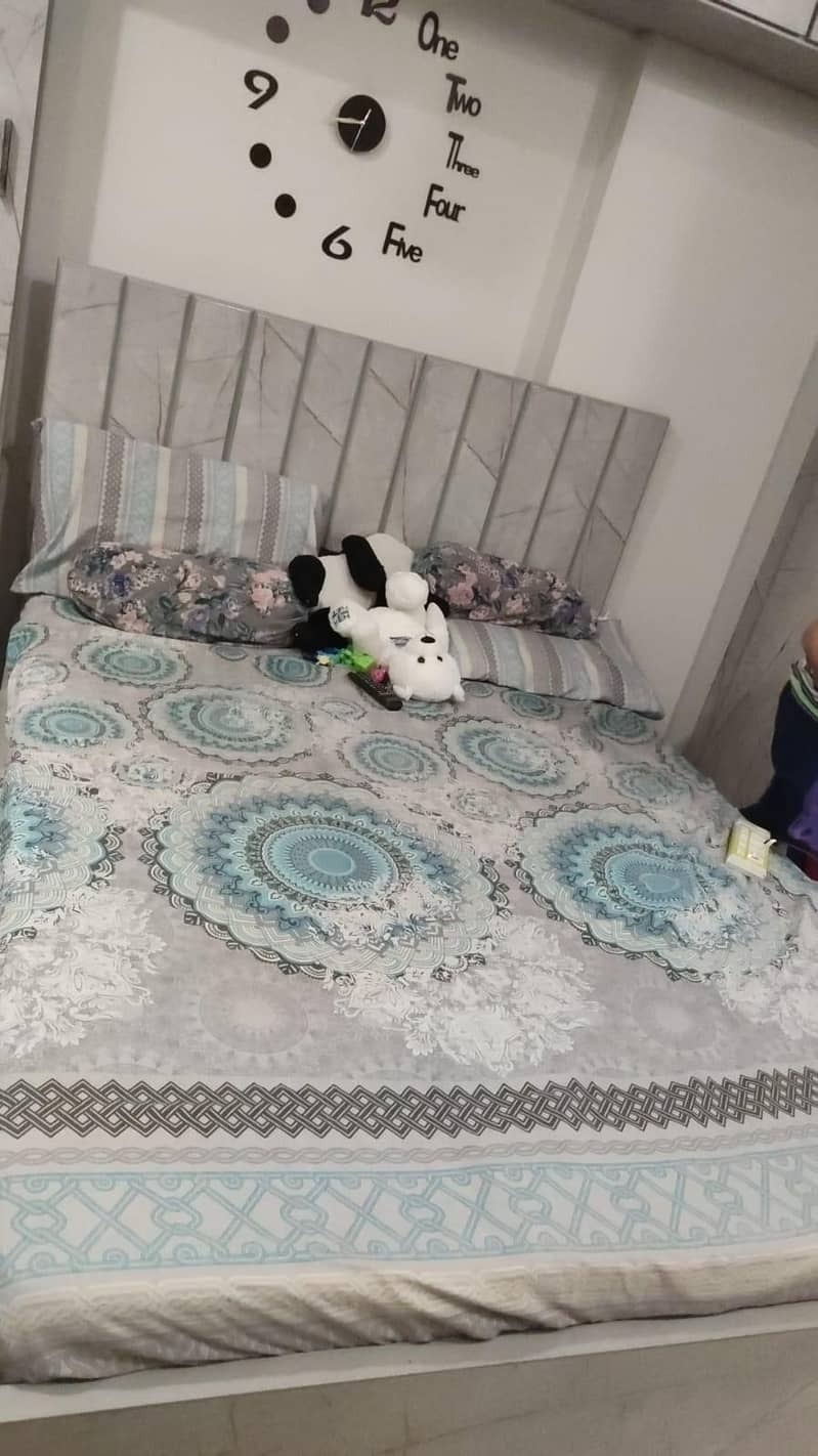 Bedroom Set + Mattress + Dressing Table + Wardrobes

                                                            alt=