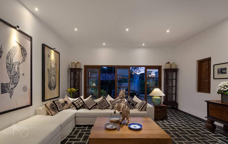 2000 Sqyds Bungalow For Commercial / Office Off Shahrah-e-Faisal In PECHS Having Carpeted Space of 14000 Sq feet And A Large Garage With Capacity To Accommodate 15 Cars Easily

                                                            alt=