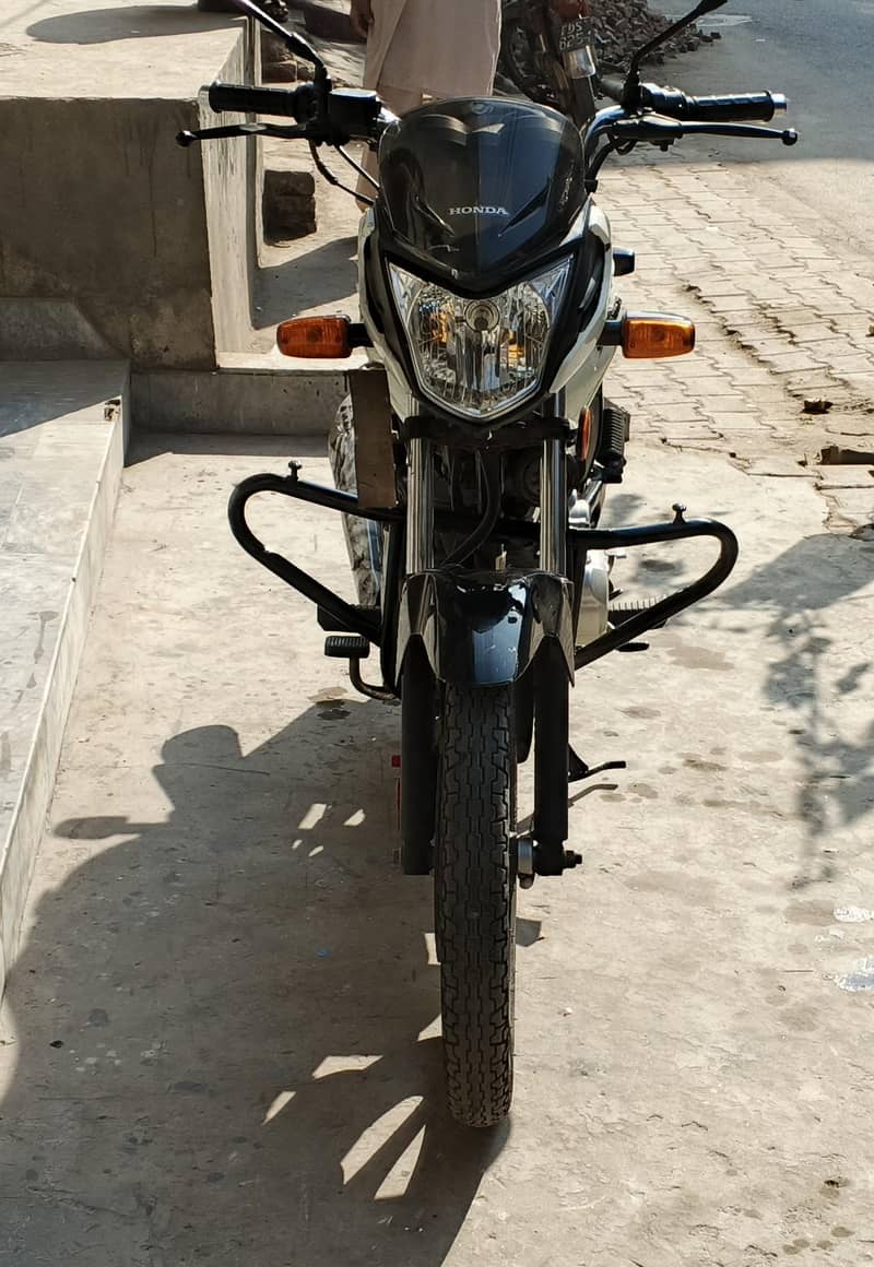 HONDA CB125F

                                                            alt=