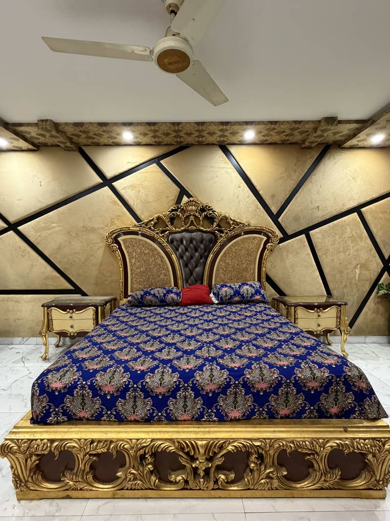 Classic Royal Luxury Gold King-Size Bedroom Set – Elegant & Premium

                                                            alt=