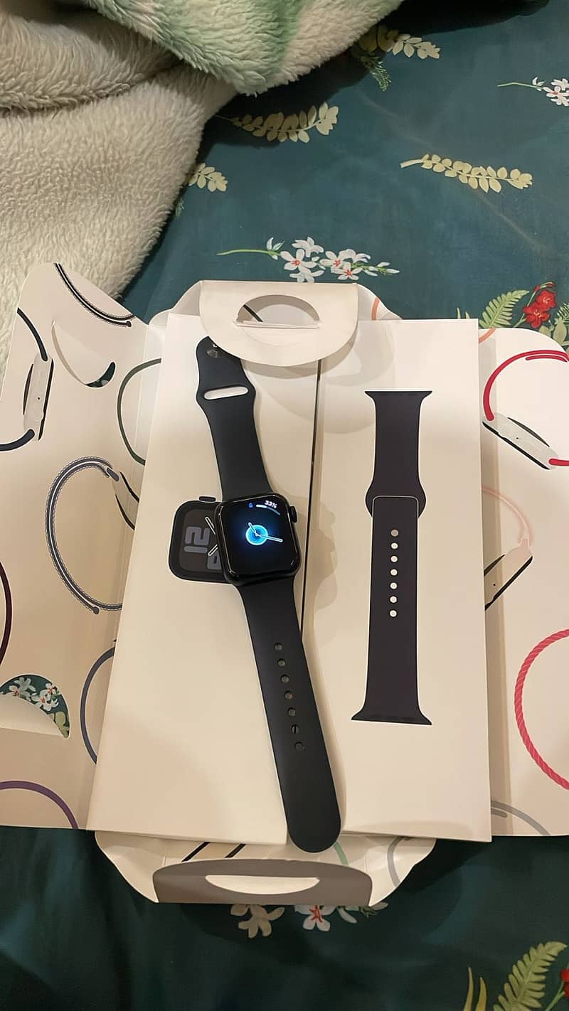 Apple watch se 2 40mm in brand new condition

                                                            alt=