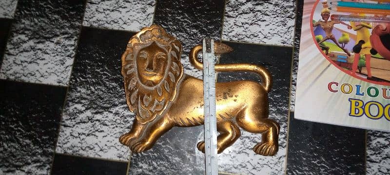 tiger show piece

                                                            alt=